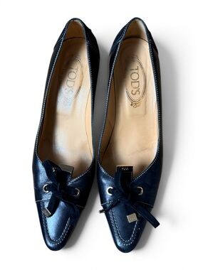 TOD'S Black Italian Leather Pointed Toe Heels